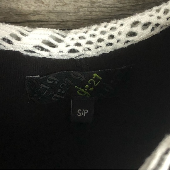 G21 size small black maxi dress with crochet top - Picture 4 of 4